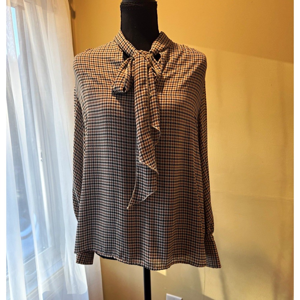 WHO WHAT WEAR Houndstooth Tie-Neck Collared Puff Long Sleeve Blouse M